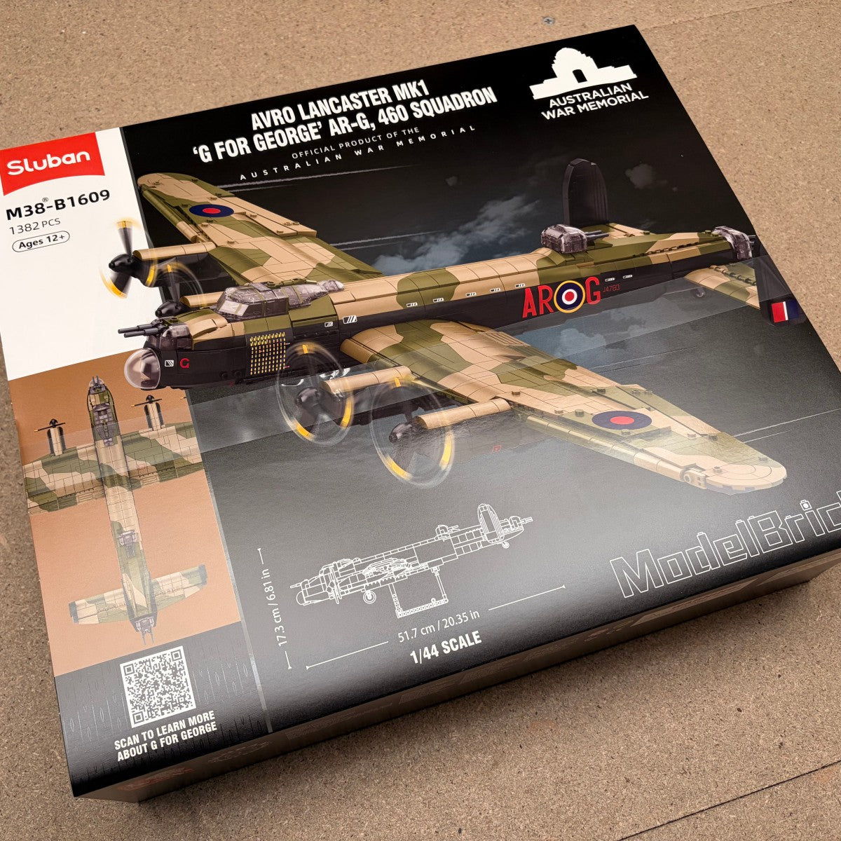 SLUBAN M38-B1609 Model Bricks 1/44 Lancaster Bomber 1382Pcs